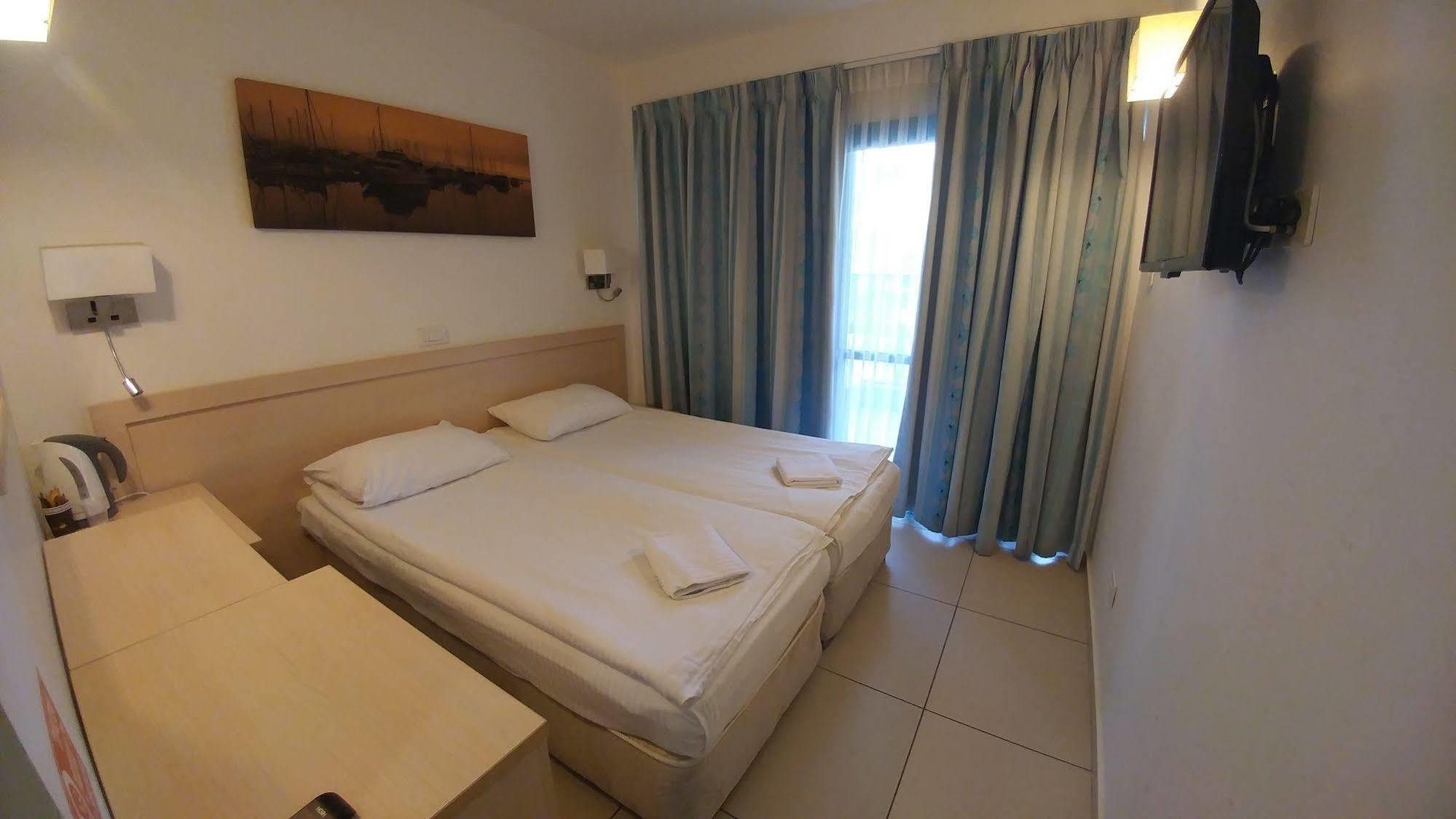 Regina Goren Hotel อัชเกลอน ภายนอก รูปภาพ